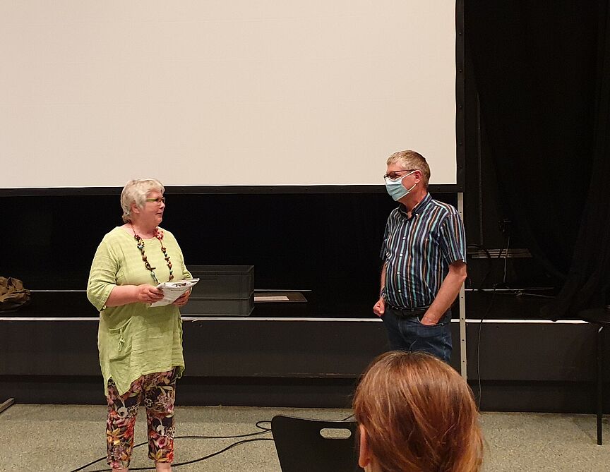 Ehrung von Jens Schütte durch Susanne Gaus Ehrung von Jens Schütte durch Susanne Gaus