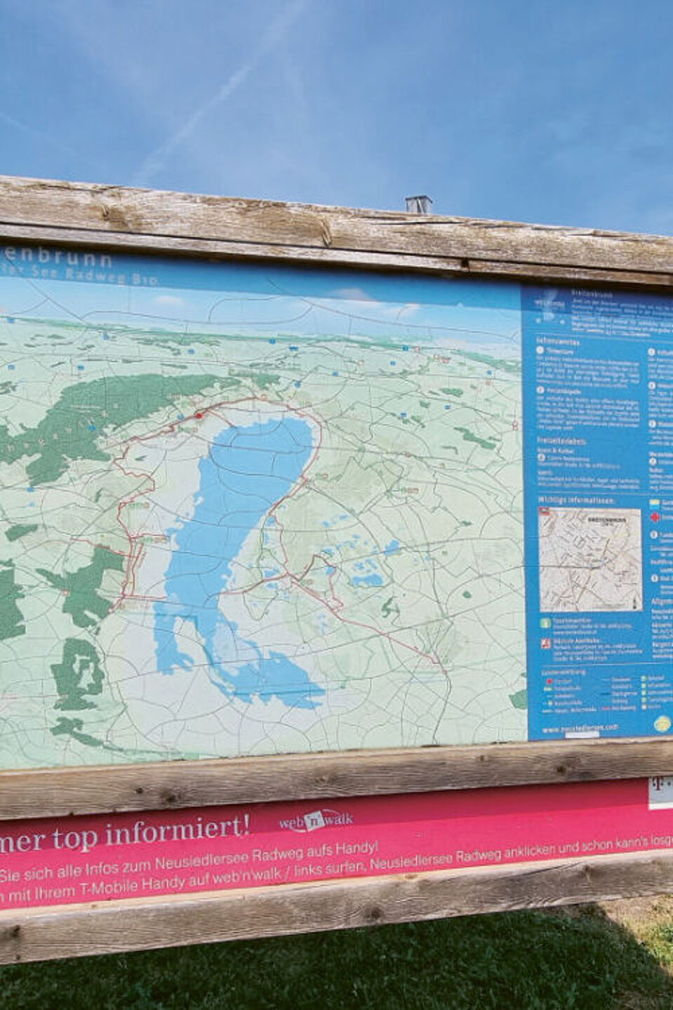 Radweg-Infotafel am Neusiedler See Informationstafel mit dem Radwegenetz am Neusiedler See